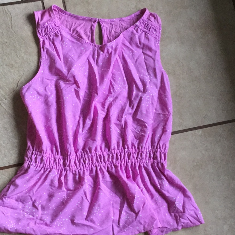 Sleeveless tops